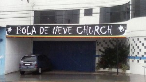 Igreja Bola de Neve Church atrai jovens com estilo alternativo