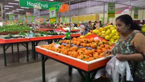 Mudanças na cotação do dólar influenciam no valor de serviços e produtos