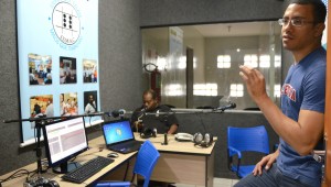 Rádio web leva inclusão social aos deficientes visuais