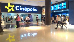 Espectadores de documentários buscam filmes em cineclubes