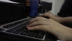 Fisioterapia do trabalho previne doenças osteomusculares causadas no ambiente profissional