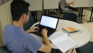 Estudantes da UFMS retornam às aulas com calendário acadêmico modificado