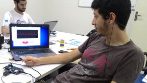 Alunos da UFMS desenvolvem sistema de tratamento não invasivo para hipertensos