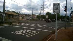 Motociclistas terão faixa de espera nos semáforos em Campo Grande