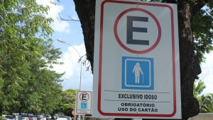 Vagas especiais destinadas a idosos e deficientes físicos têm novas regras