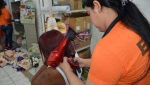 Grupo de amigos realiza ação beneficente para promover autoestima em presídios