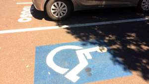 Aplicativo permite a denúncia de pessoas estacionadas em vagas reservadas em Campo Grande