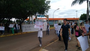 Acadêmicos do curso de Medicina da UFMS entram em greve devido à superlotação nas turmas