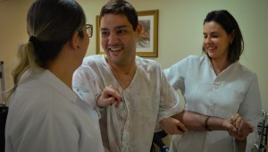 Hospital de Campo Grande utiliza cães para terapia complementar
