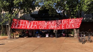 Acadêmicos ocupam bloco de aulas na Universidade Federal de Mato Grosso do Sul