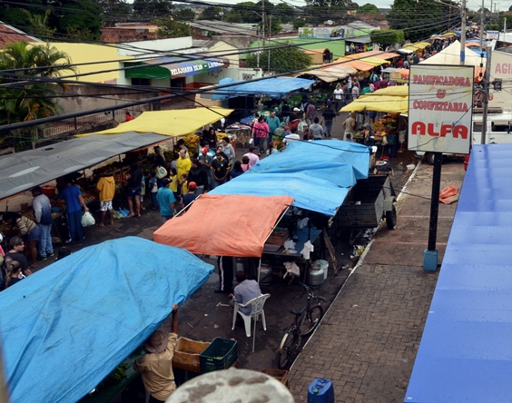 A Feira do Guanandi atinge quase 1 km de extensão e é uma das mais conhecidas pelos campo-grandenses