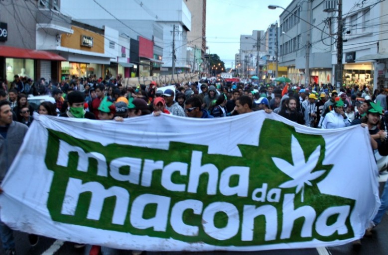 Principal pauta da marcha é o fim da 