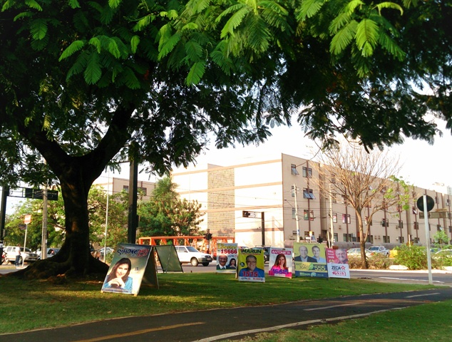 Cavaletes são permitidos das 6h às 22h e não devem impedir passagem de ciclistas e pedestres