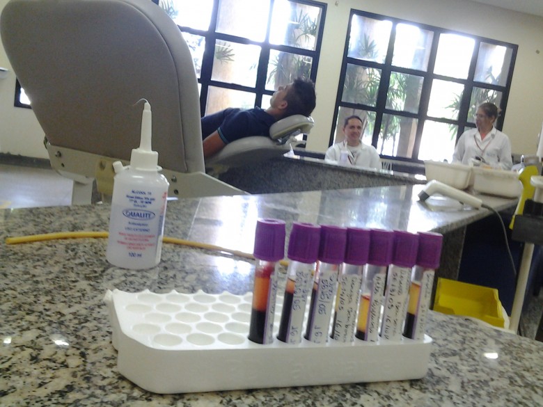 Coleta de sangue para cadastro de doador de medula óssea leva menos de 5 minutos