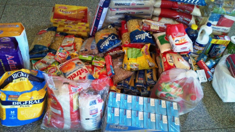 Mais de 150 kg de alimentos foram arrecadados