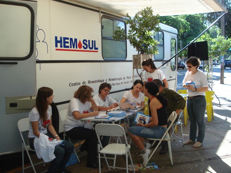 As doações são realizadas na unidade móvel do Hemosul