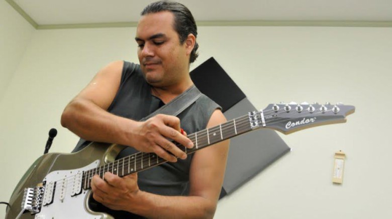 Músico há 29 anos, Maurício Kemp ainda encontra dificuldades em viver somente da música.