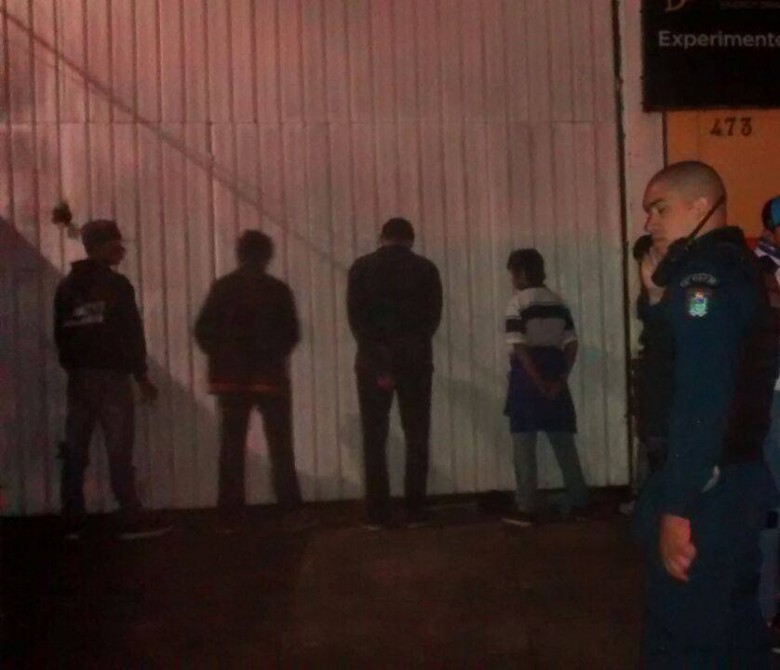 Polícia Militar aborda adolescentes na Orla Morena