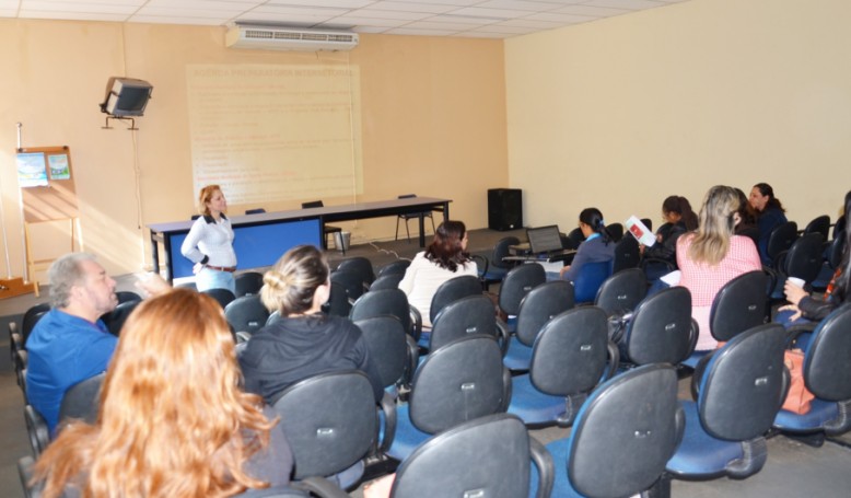 Técnica de referência do Peti, Alessandra da Silva Hartmann apresenta o novo projeto do Peti