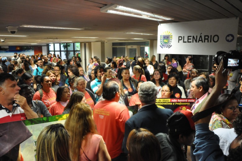Servidores estaduais da educação lotaram Assembléia Legislativa