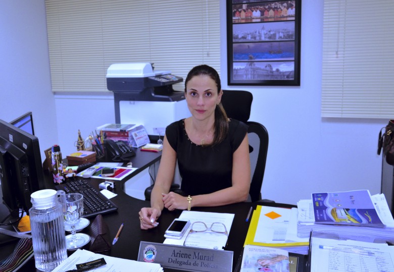 A delegada Ariene Murad explica que as mulheres estão mais seguras para fazer a denúncia