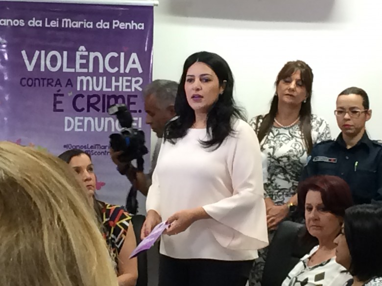 Subsecretária Luciana Azambuja durante lançamento da Campanha 