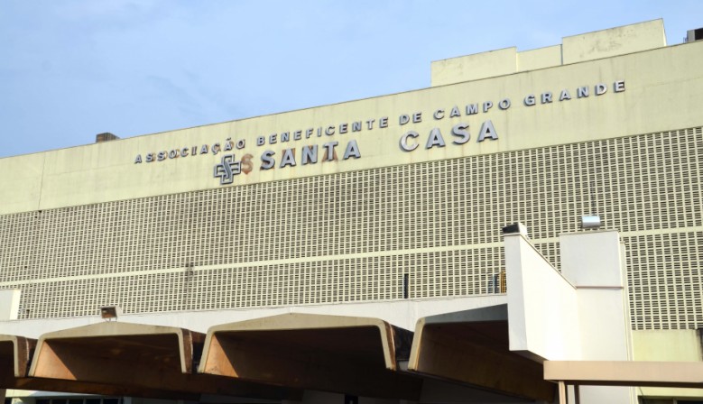 Hospitais sobrevivem sob superlotação e déficit em equipamentos