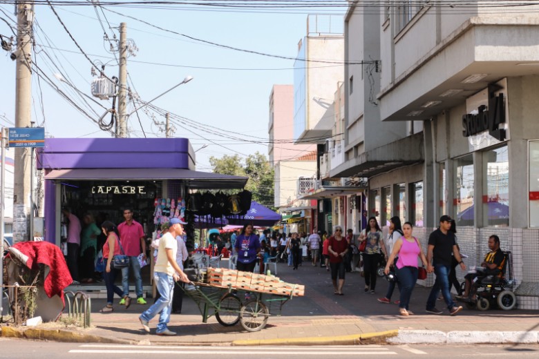 Denúncias contra empresas são frequentes no comércio da região central da cidade