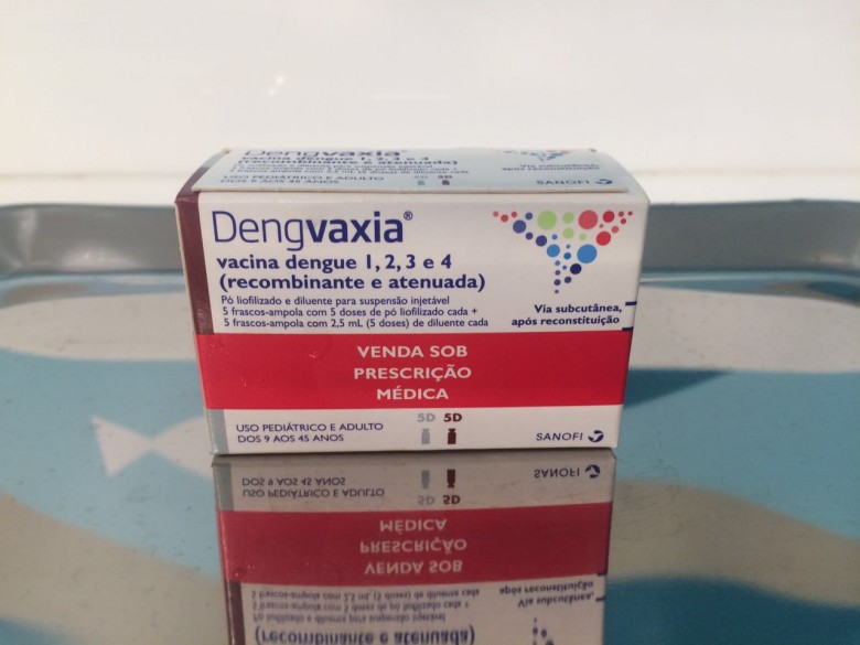 Aplicada em três doses, a vacina protege os quatro sorotipos da Dengue