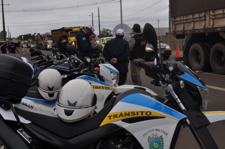 Polícia Militar e Rodoviária Federal fazem fiscalização na BR-163 para previnir acidentes