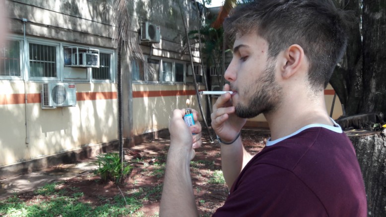 O tabagismo é um fator de risco para o câncer de boca