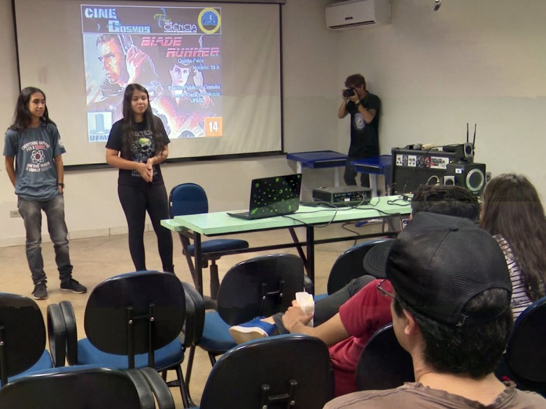 Clube de Astronomia objetiva popularizar a educação científica por meio do Cine Cosmos