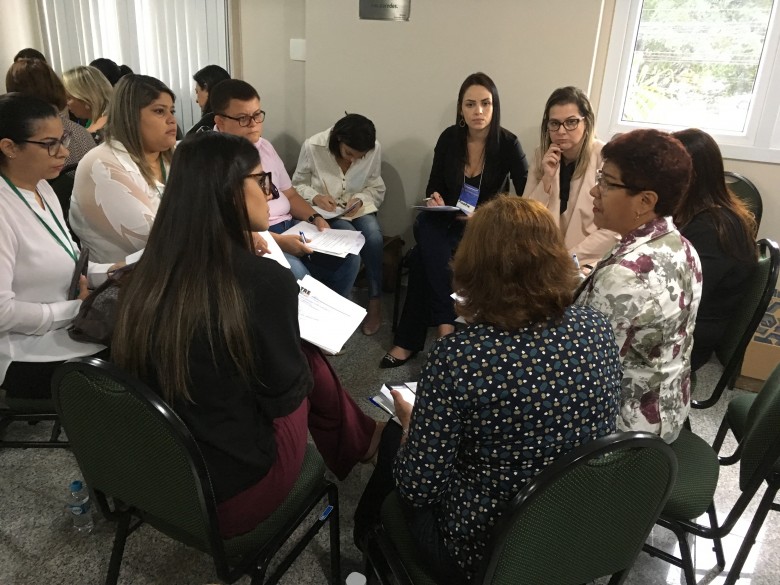 Mulheres se reúnem para discutir política