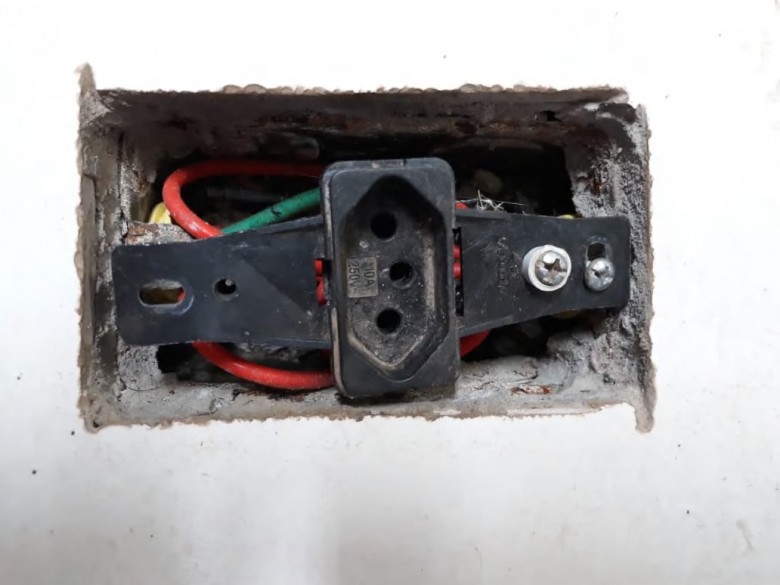 Instalações elétricas sem manutenção podem causar curto-circuito