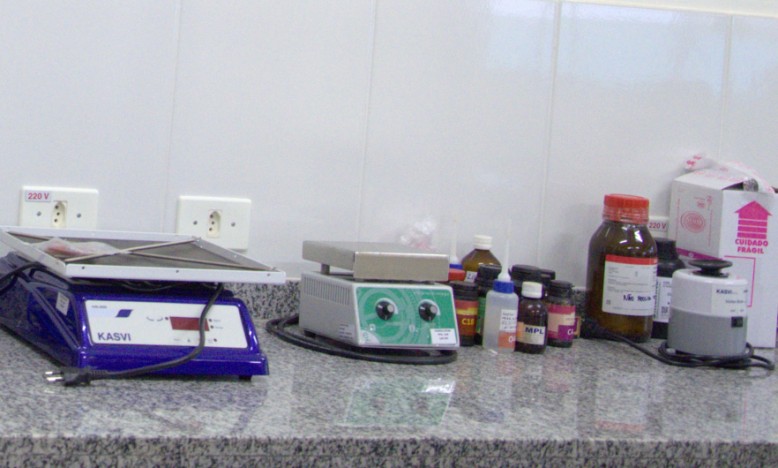 Laboratório da Faculdade de Medicina está fechado por falta de equipamentos