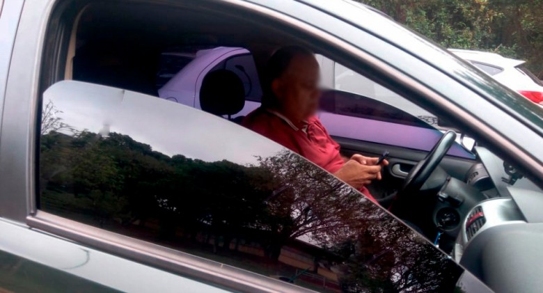 O uso do celular no volante diminui o potencial de resposta do condutor
