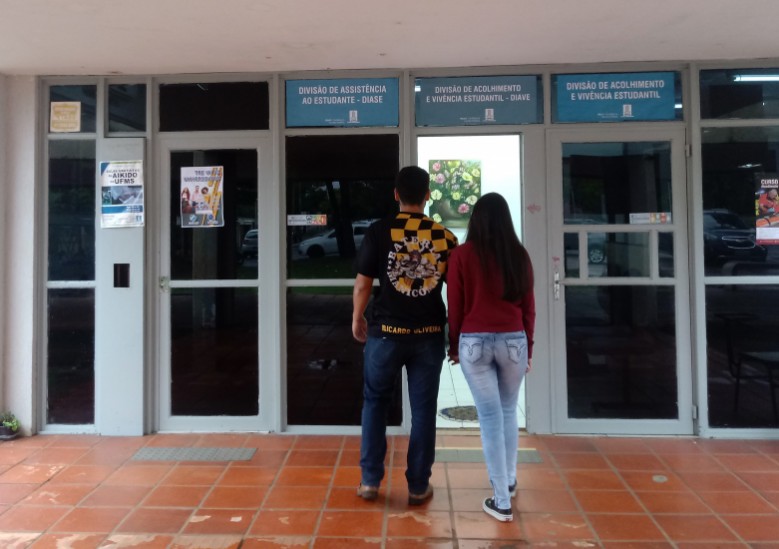 Estudantes procuram Pró-Reitoria de Assuntos Estudantis