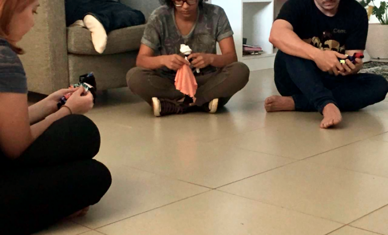 Grupo de Acolhimento realiza atividades manuais como tratamento terapeutico