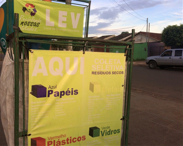 Os Locais de Entrega Voluntária (LEVs) são pontos de coleta para resíduos sólidos.
