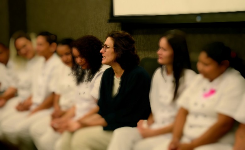 Formatura  a presença da coordenadora técnica do projeto, Paola Carosella