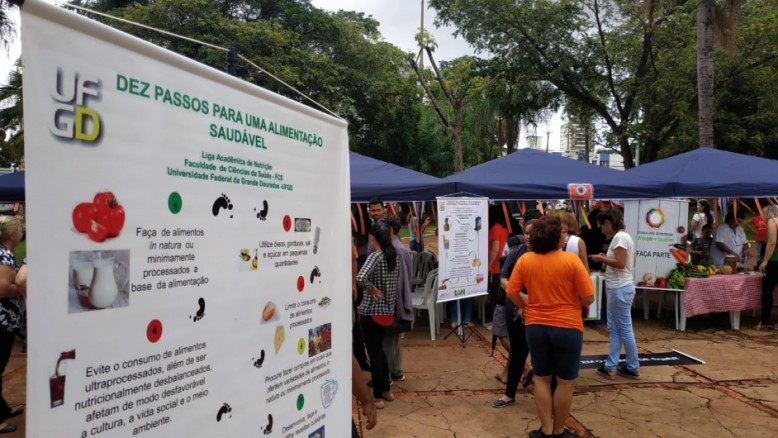 Produtores, comerciantes e militantes da causa reuniram-se na praça do Rádio