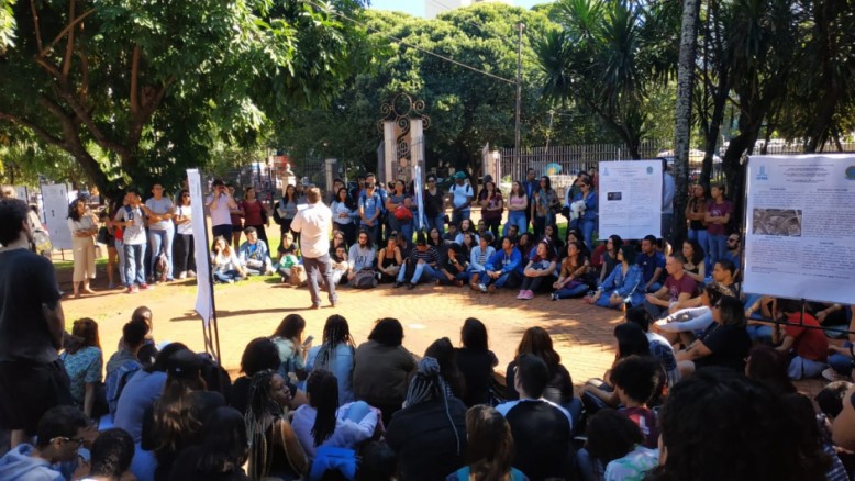 A aula pública foi mobilizada pelo projeto de extensão intitulado Projeto Ágora, que visa levar a discussão filosófica e outras temáticas das Ciências Humanas para o ambiente público