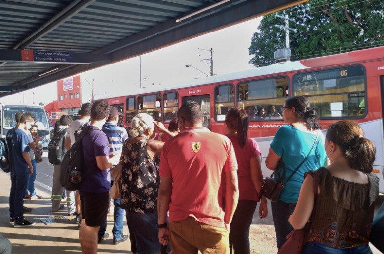 Usuários do transporte coletivo podem reclamar ao Procon/MS e Defensoria Pública