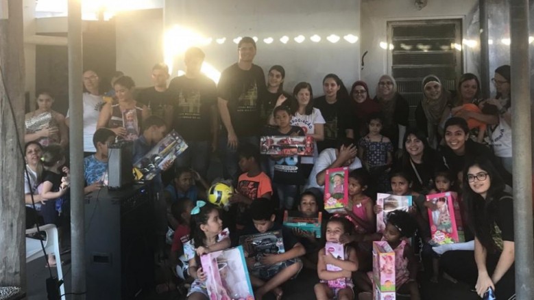 Entrega de presentes em comunidades carentes no Dia das Crianças a última ação praticada pelo grupo.